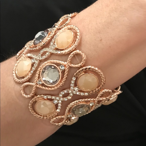 Jewelry - NEW Gorgeous Rose Gold Rhinestone Bracelet!